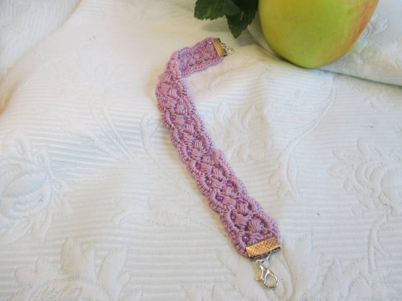 Gehäkeltes Armband in Rosa Mit Perlen von merkARTig