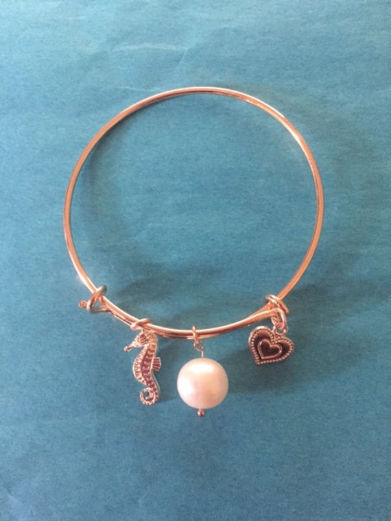 Armband, Rose Gold Armreif Bangle, Seepferdchen Charme, Herz Charm, Perle, Geschenk Für Sie, Rose Gold Armband, Rose Gold Armreif Bangle, Seepferdchen Charme, Herz Charm, Perle, Geschenk Für Sie, Rose Gold von mermaidmolly
