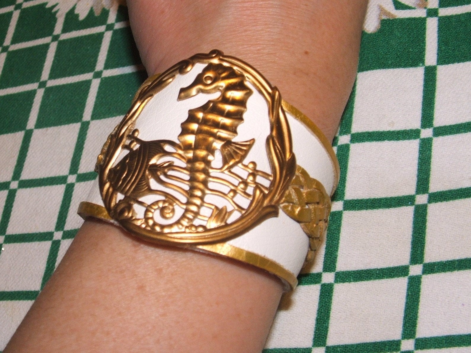 Seepferdchen Liebhaber, Seepferdchen, Schmuck, Messing Armband, Weißes Leder, Messing, Beachy Seepferdchen Liebhaber, Seepferdchen, Schmuck, Messing Armband, Weißes Leder, Messing, Beachy von mermaidmolly