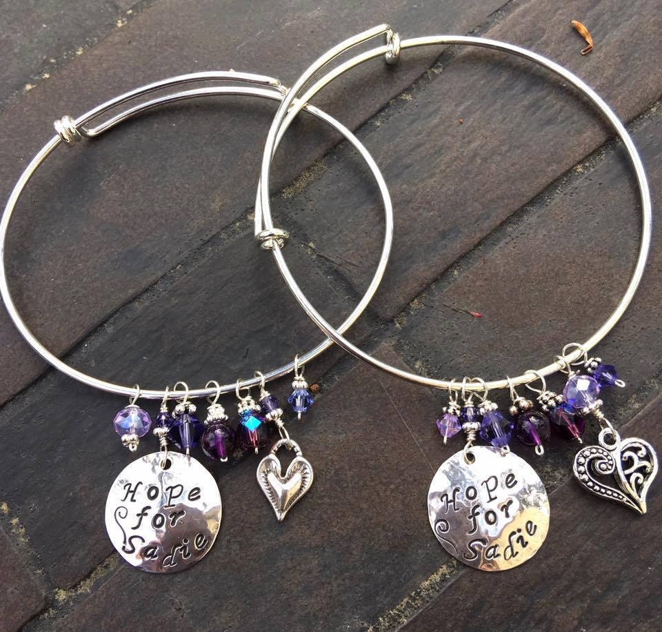 Die Hoffnung Auf Sadie Armreif ~ Hand-Stamped Disc Herz Charm & Lila Für Sma Bewusstsein Hand Gestempelt Sterling Silber Scheibe Die Hoffnung Auf Sadie Armreif ~ Hand-Stamped Disc Herz Charm & Lila Für Sma Bewusstsein Hand Gestempelt Sterling Silber Scheibe von mermaidtears