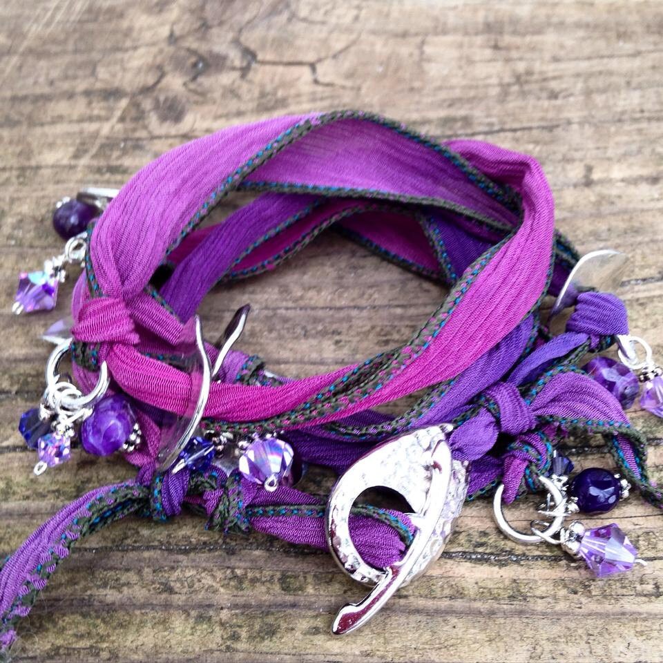 Dunkellila Wickelarmband/ Halskette Dunkellila Wickelarmband/ Halskette von mermaidtears