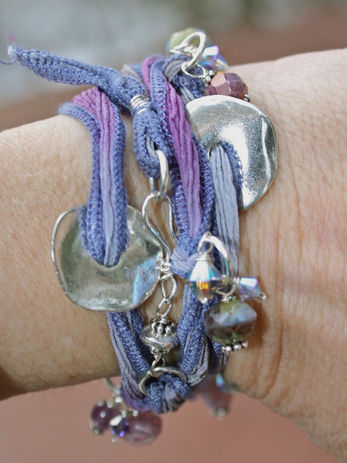 Seiden Wickelarmband/Halskette in Lavendel Und Lila - Funky Beach Boho Meerjungfrau Stil Seiden Wickelarmband/Halskette in Lavendel Und Lila - Funky Beach Boho Meerjungfrau Stil von mermaidtears