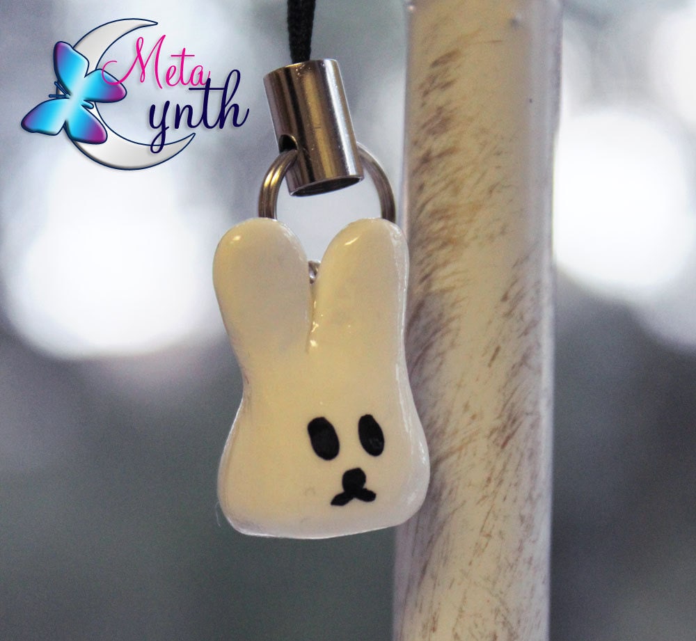 Kleiner Weißer Häschen-Charm Kleiner Weißer Häschen-Charm von metacynth