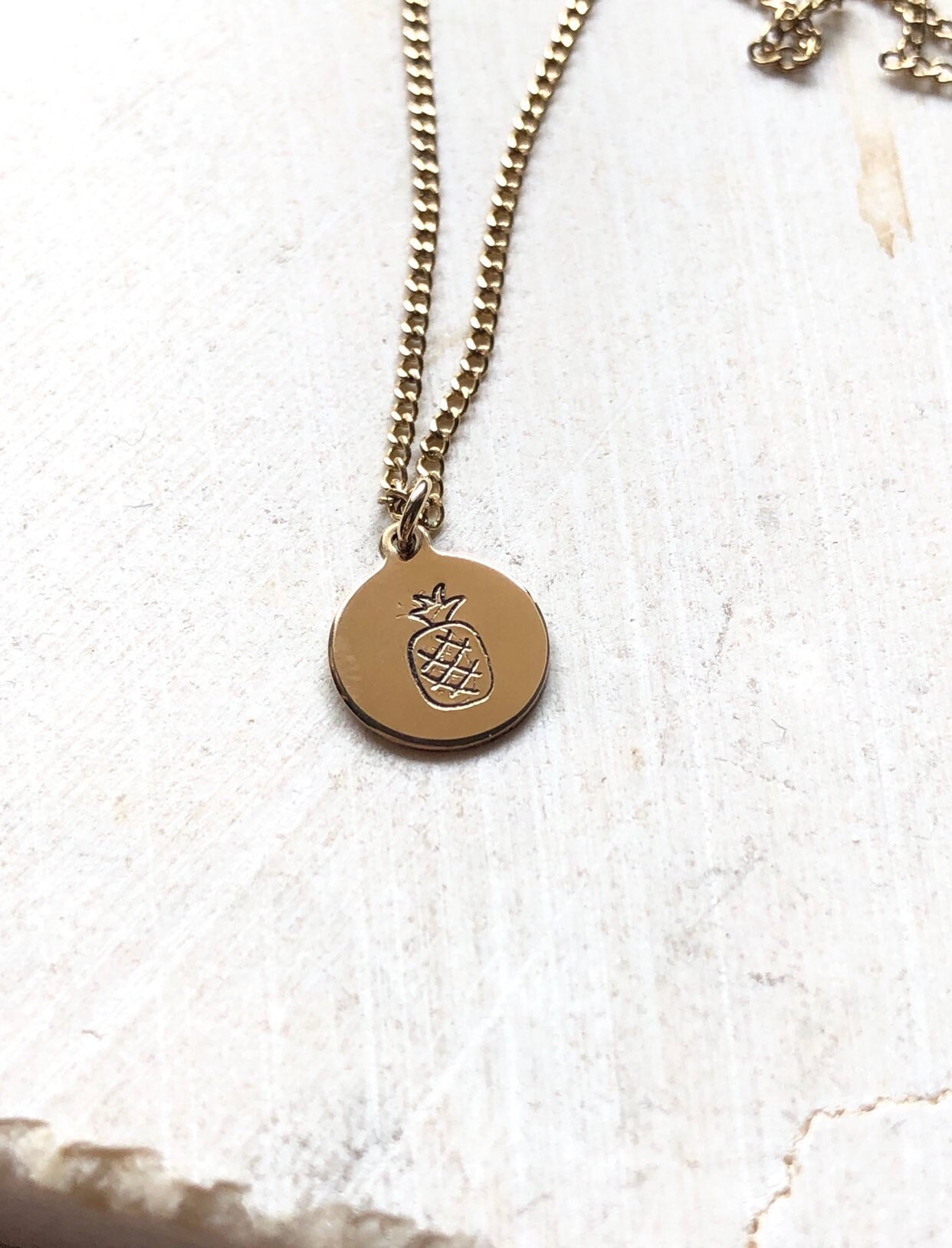 Ananas Anhänger 14K Gold Filled Halskette - Tiki Schmuck Exotica Sommer Zierliche von metalandivy