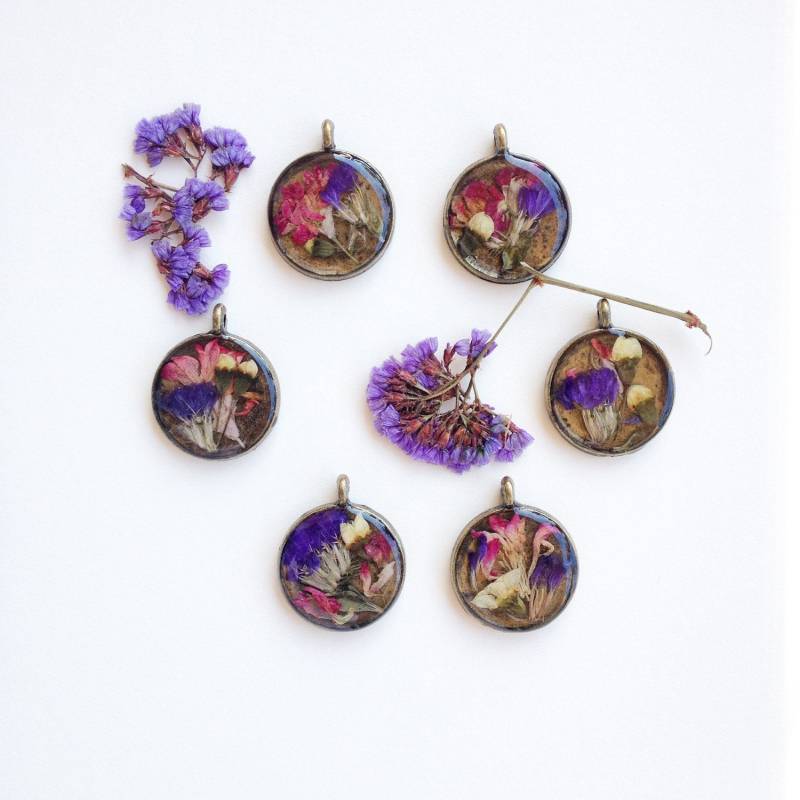 Getrocknete Blume Anhänger Halskette - Erinnerungskette Getrocknete Resin Custom Flower Pendant Trauerschmuck Getrocknete Blume Anhänger Halskette - Erinnerungskette Getrocknete Resin Custom Flower Pendant Trauerschmuck von metalandivy