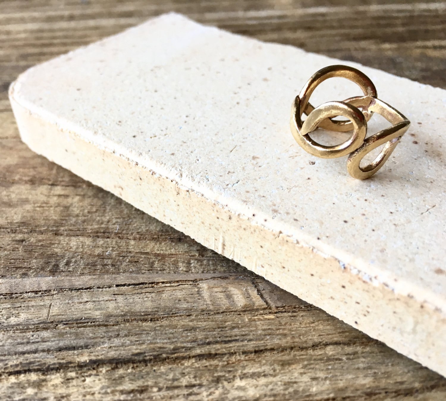 Messing-statement-Ring - Liebe Knotenring Vergessen Knoten Ring Freundschaftsring Brezel, Größe 6 Unendlich von metalandivy
