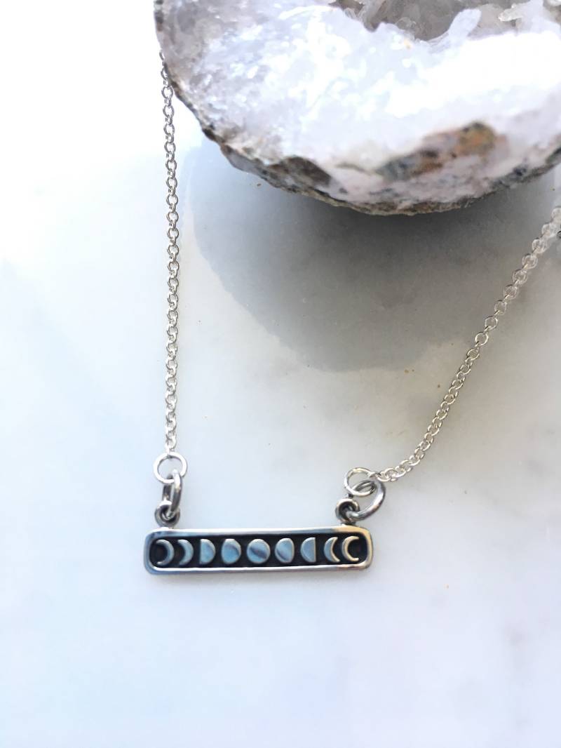 Mondphase Sterling Silber Halskette - Halbmond Bar Mondphase Sterling Silber Halskette - Halbmond Bar von metalandivy
