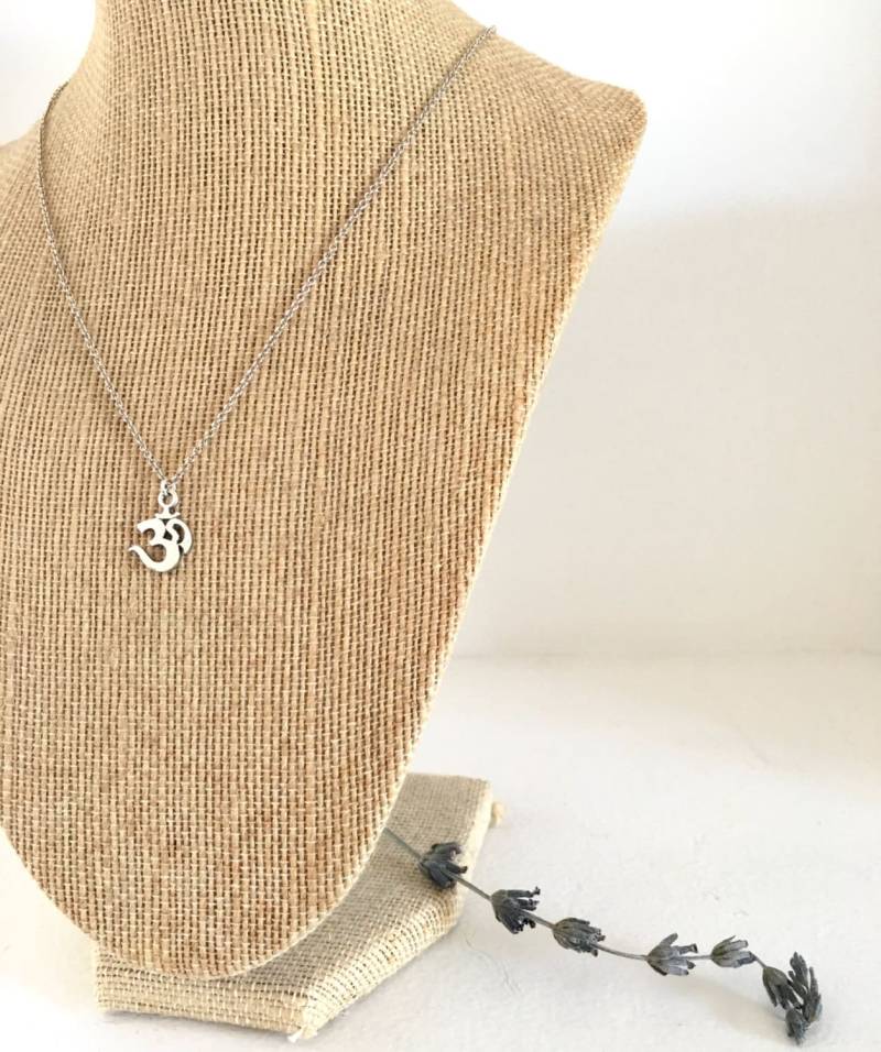 sterling Silber Om Halskette - Ohm Yoga Zen Spirituelle Meditations -.925 sterling Silber Om Halskette - Ohm Yoga Zen Spirituelle Meditations -.925 von metalandivy