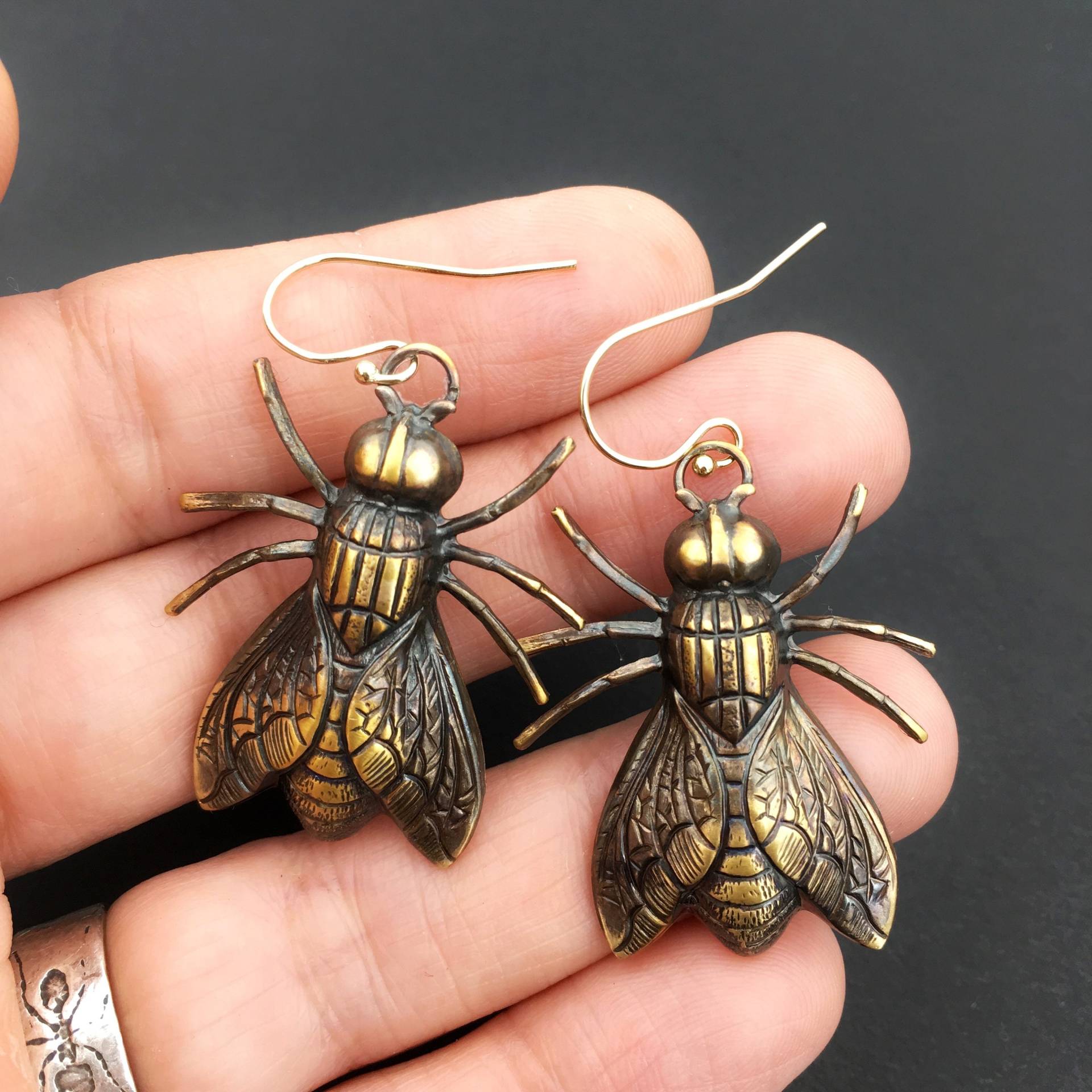 Fliegen Ohrringe, Insekten Bug Schmuck, Stubenfliege, Stubenfliege Charm von metalclothandwood