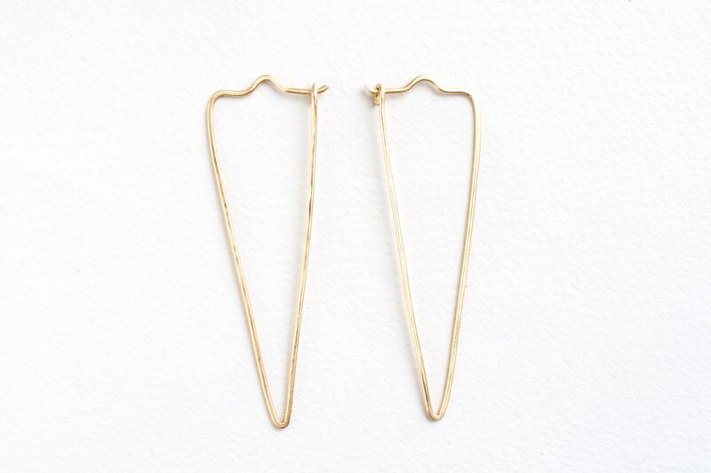 Goldene Ohrringe, Dreiecks-Ohrringe, Schlicht Modern, Geometrisch von metalmade