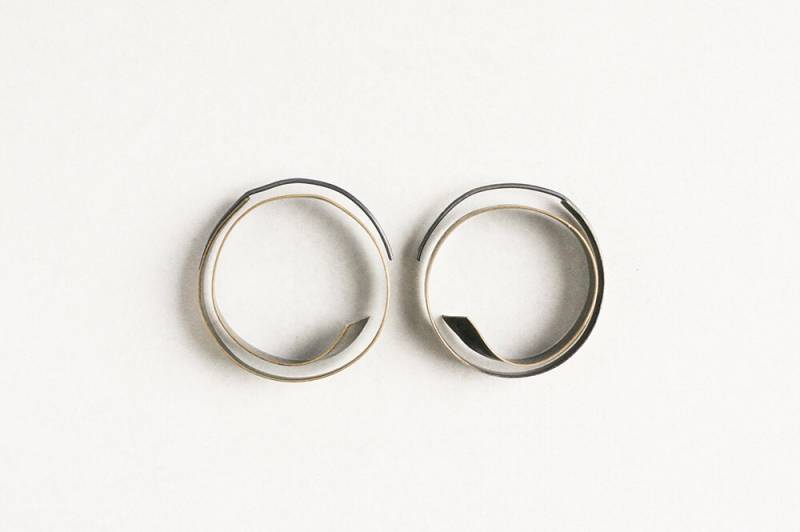 Kleine Bronzefarbene Reifen, Hoop Ohrringe Kleine Bronzefarbene Reifen, Hoop Ohrringe von metalmade