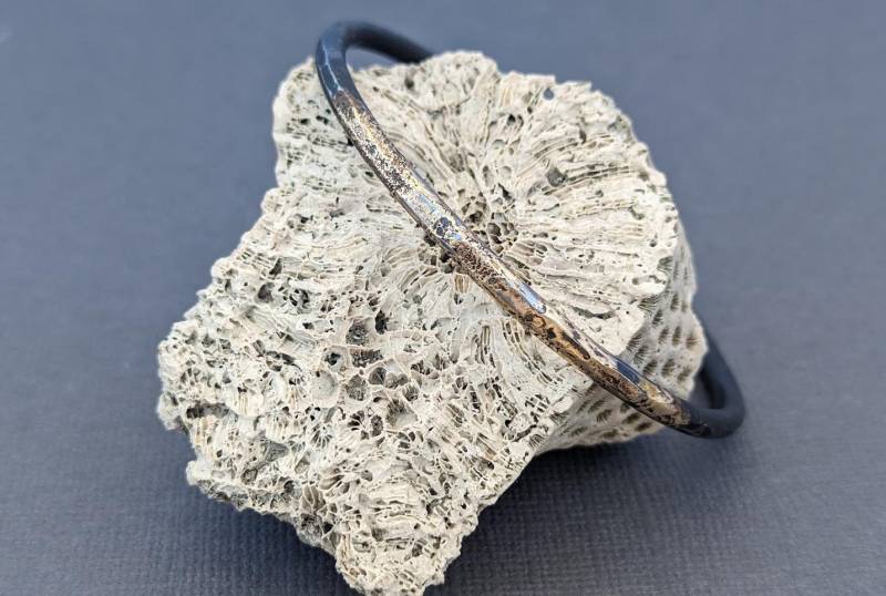 Geschmolzenes Gold Und Stahl Armreif von metamorph