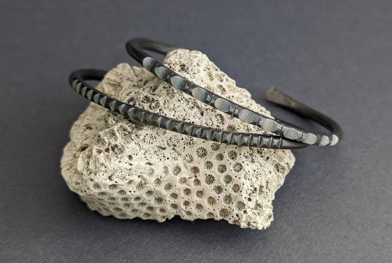 Geschnitzten Stahl Armreif von metamorph