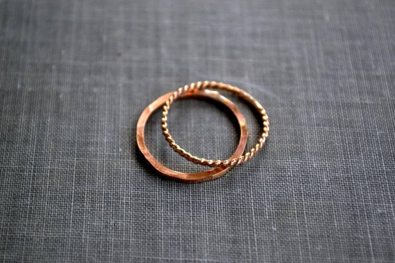 Gold Stacking Rings - Set Aus Zwei Zarten Filled Bändern von metamorph