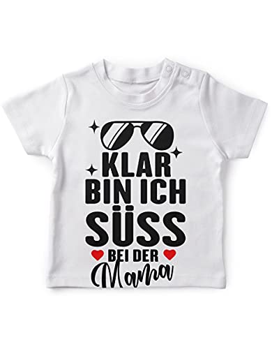 miKalino Baby/Kinder T-Shirt mit Spruch für Jungen Mädchen Unisex Kurzarm Klar Bin ich süß - bei der Mama | handbedruckt in Deutschland | Handmade with Love, Farbe:Weiss, Grösse:92-98 von miKalino