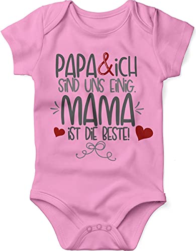 miKalino Babybody mit Spruch für Jungen Mädchen Unisex kurzarm Papa & ich sind uns einig Mama ist die Beste | handbedruckt in Deutschland, Farbe:rosa, Grösse:80 von miKalino