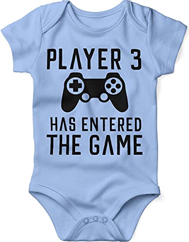 miKalino Babybody mit Spruch für Jungen Mädchen Unisex kurzarm Player 3 has entered the game | handbedruckt in Deutschland | Handmade with love, Farbe:sky, Grösse:56 von miKalino