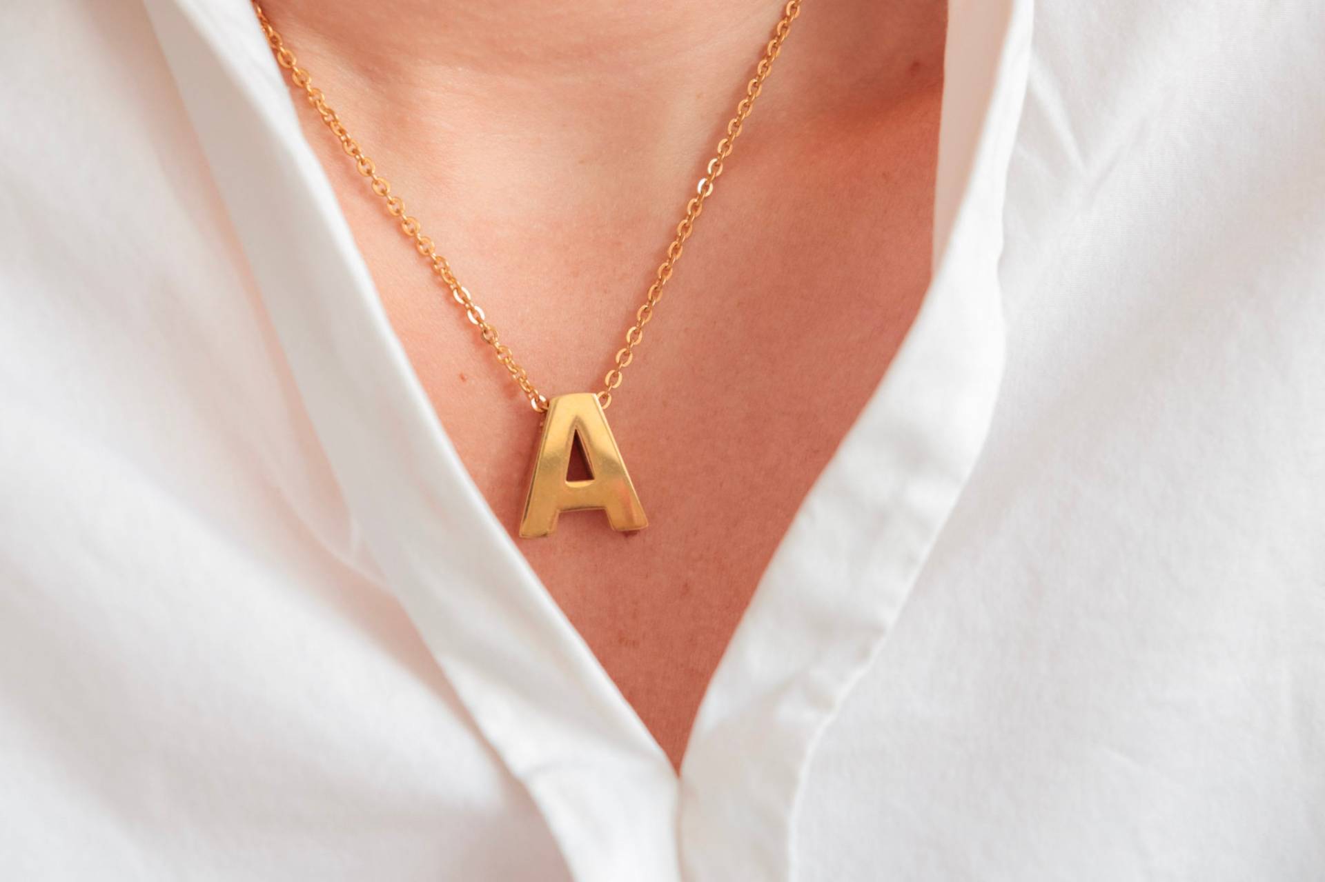 Benutzerdefinierte Kleine Initial Halskette, Benutzerdefinierte Namen Buchstabe Charm Gold Großbuchstabe, Alphabeth Halsband, Last Ones Verfügbar Benutzerdefinierte Kleine Initial Halskette, Benutzerdefinierte Namen Buchstabe Charm Gold Großbuchstabe, Alphabeth Halsband, Last Ones Verfügbar von miamiabrand