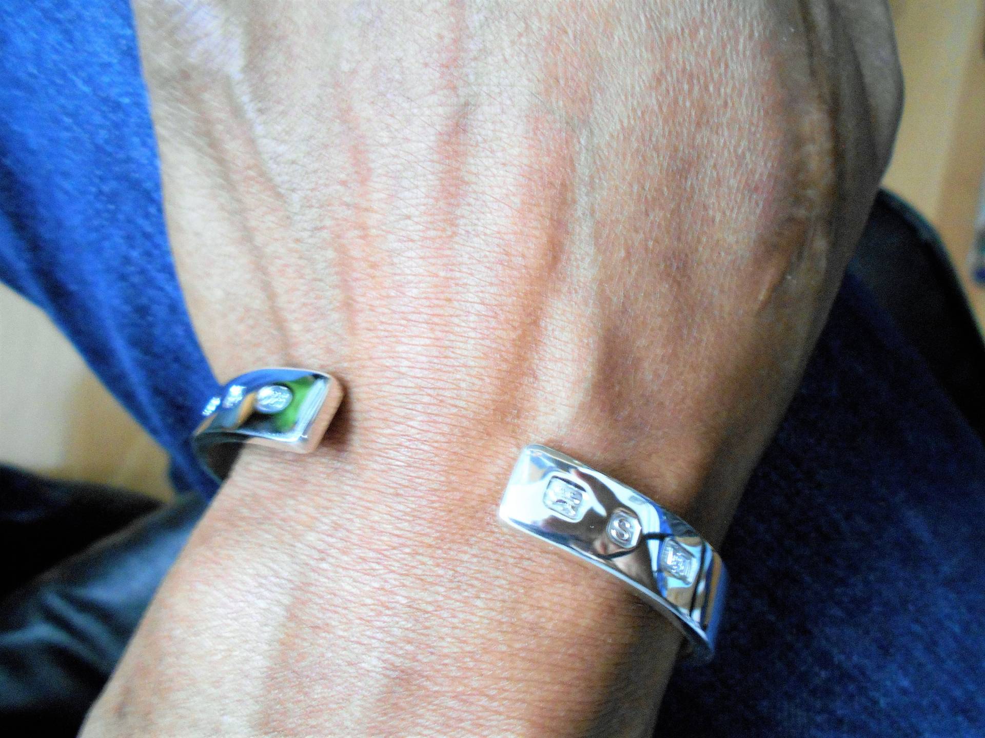 Großer Gepunzter Armreif Aus Massivem Silber von michaelLionel