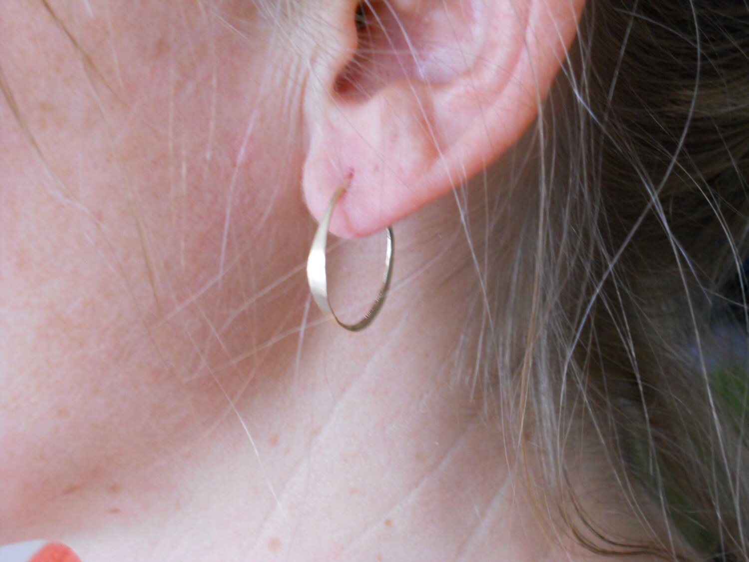 x Kleine 14K Gold Gefüllte Gehämmerte Hoops x Kleine 14K Gold Gefüllte Gehämmerte Hoops von michelleestell