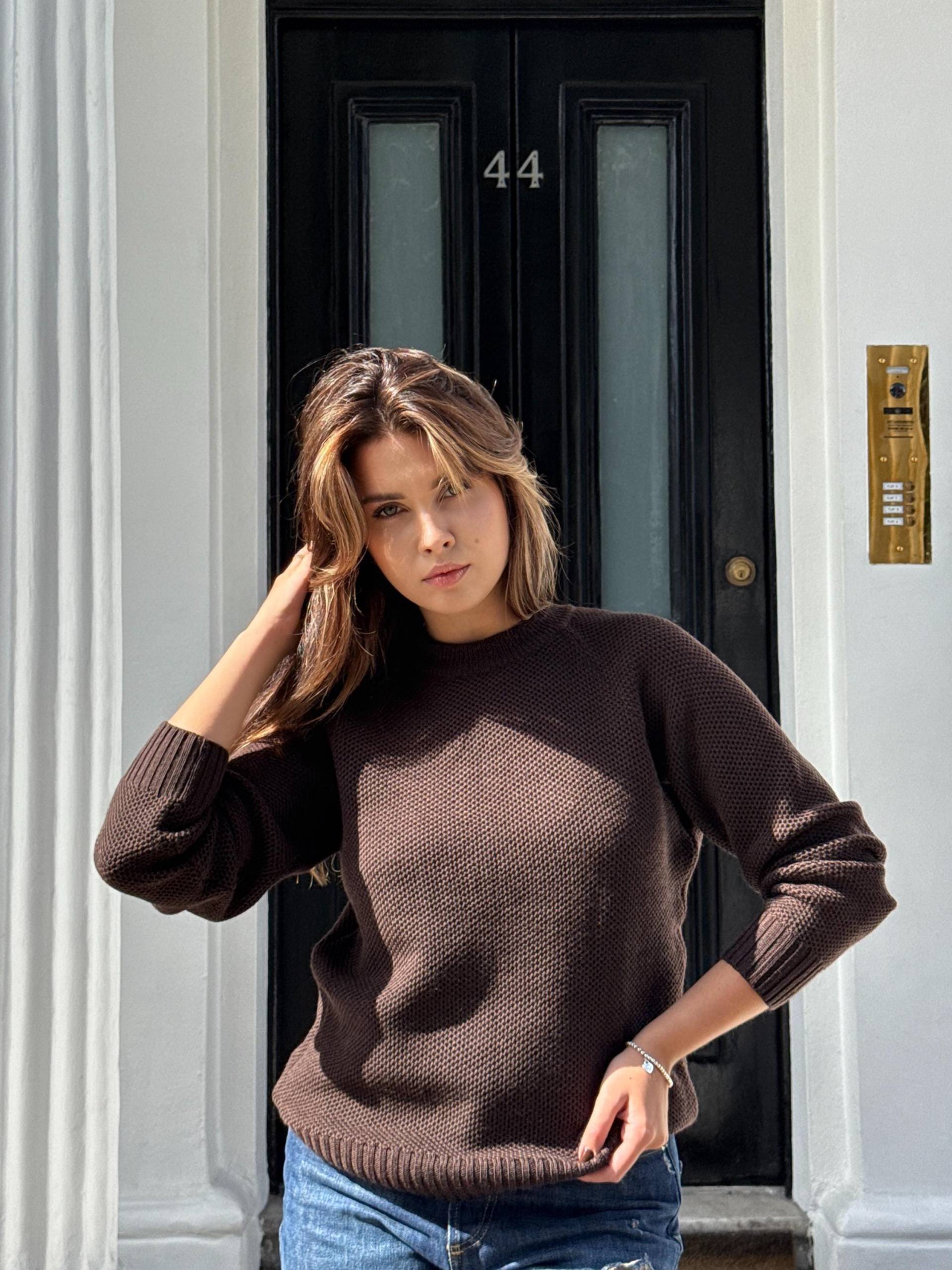 Handgefertigter Dunkelbrauner Pullover Aus 100 % Merinowolle Für Frauen Mit Wabenmuster - Weich, Warm Und Perfektes Geschenk von mieliknitwear
