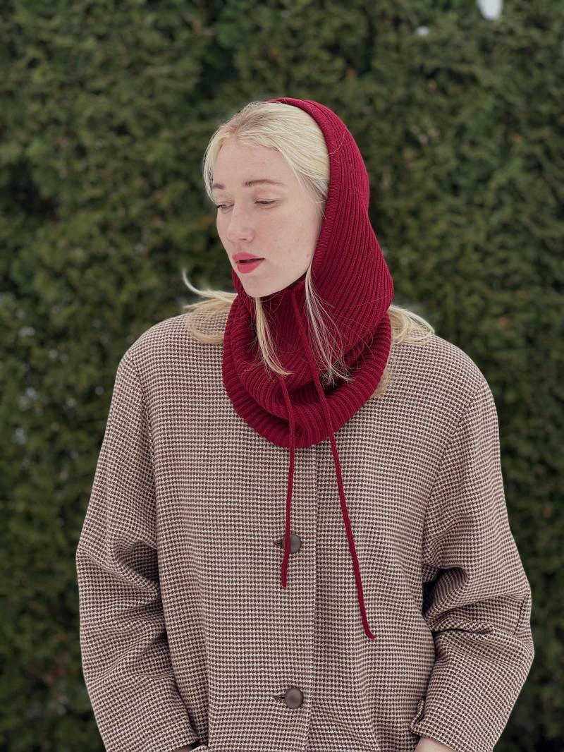 Handgestrickte Weinrote Merinowolle Balaclava, Gemütliche Grobstrick Winterkapuze, Luxuriöses Weiches Wolle Geschenk, Einzigartiges Handgemachtes von mieliknitwear