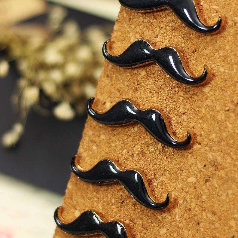 Vergoldete Schnurrbart Pins Daumennagel Aus Zinklegierung - 6Er Set von mieryaw