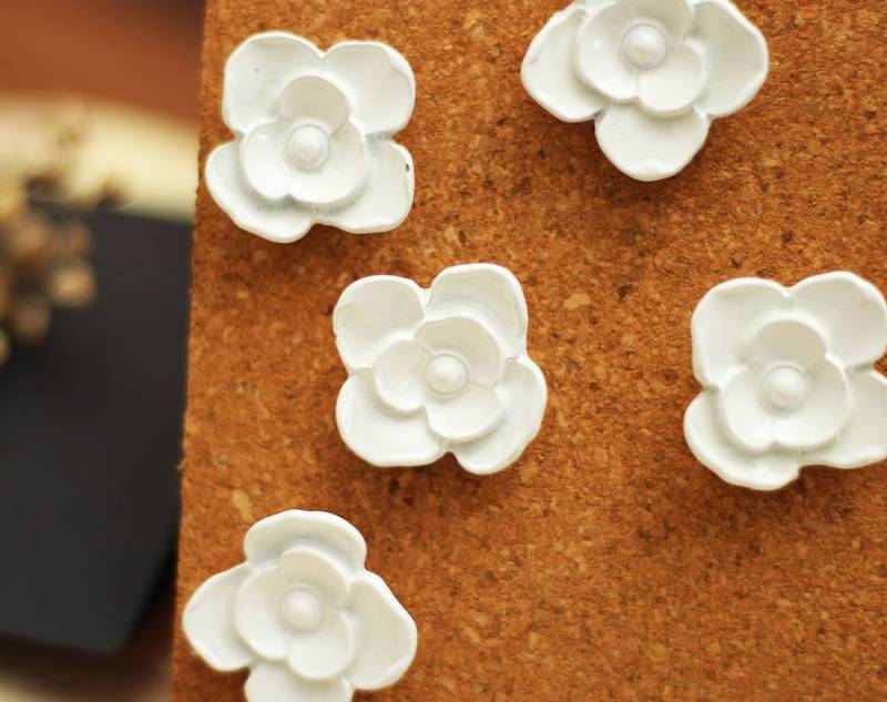 Weisse Blumen Pins Zink-Legierung Pins | 5 Stück von mieryaw