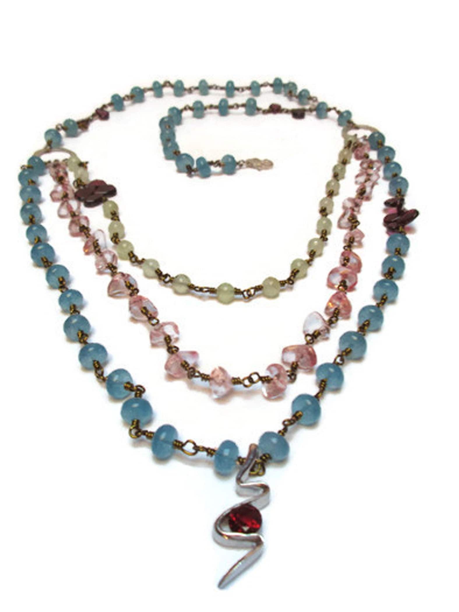 Edelstein Anhänger Aus Blauer Jade, Prehnit, Cherryquarz & Sterling Silber Edelstein Anhänger Aus Blauer Jade, Prehnit, Cherryquarz & Sterling Silber von mihacreation