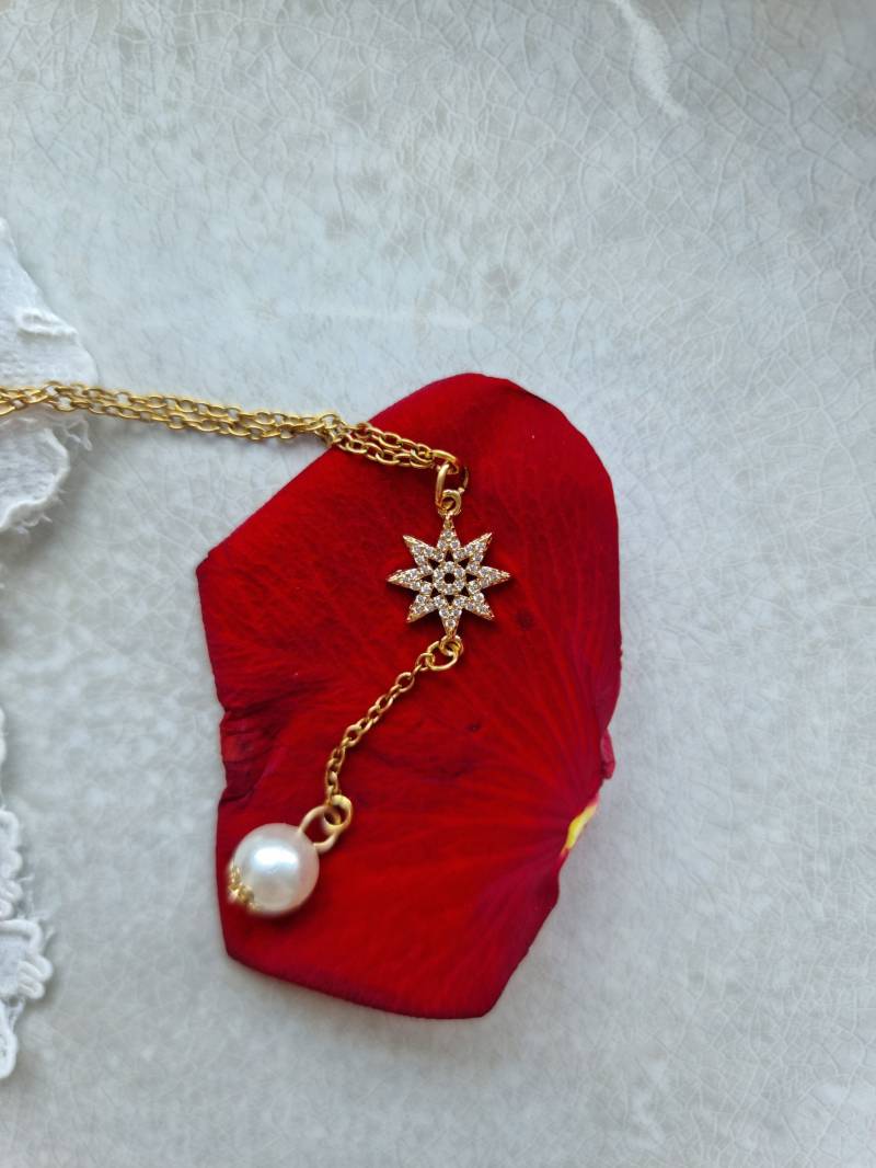 Sternenkette in Gold-Farben Mit Hängender Perle - Y-Kette Einem Funkelnden Stern Und Einer Kleinen Als Geschenk Oder Brautschmuck von milamanibaBijoux