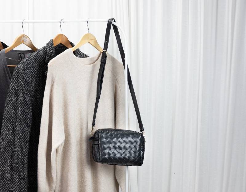 Schwarze Handgewebte Leder Geldbörse - Verstellbarer Umhängeriemen Schultertasche Oder Clutch Geflochtene Handtasche Intrecciato Die Calliope von milloo