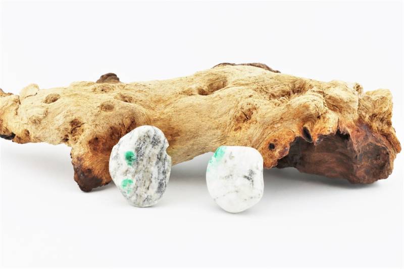 Gebohrter Smaragd Anhänger, Kristall in Muttergestein, Smaragd Trommelstein Kette, Echter Natürlicher Edelstein Mit Loch von mineralschinko