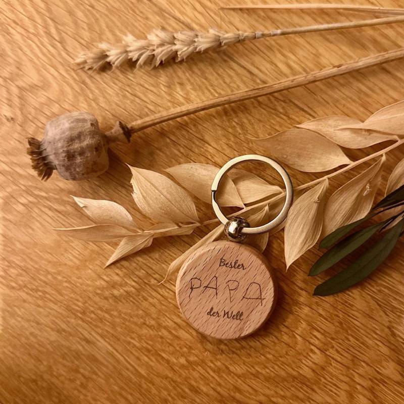 Geschenk Papa Von Kind | Glücksbringer Schlüsselanhänger Mit Kinderzeichnung |Handschrift Gravur Schreiben Lernen Oma von miniCroissantShop