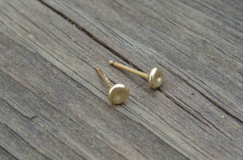 3 Mm Gold Ohrstecker 14K Filled Einfache Gehämmerte Runde Ohrstecker, Goldschmuck, Dot Pebble Minimale Ohrringe 3 Mm Gold Ohrstecker 14K Filled Einfache Gehämmerte Runde Ohrstecker, Goldschmuck, Dot Pebble Minimale Ohrringe von miniLALI