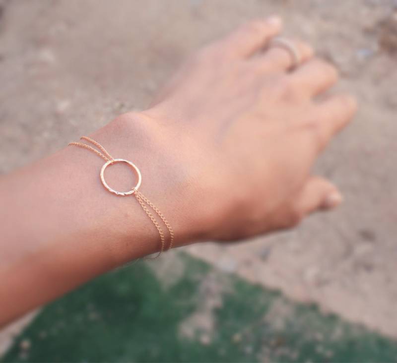 Goldarmband, Kreisarmband, Kleines Karma Armband, Dünnes Zierliches Minimales Armband von miniLALI