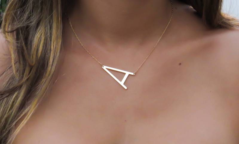 Großer Buchstabe Halskette, Goldhalskette, Große Goldene Erste Goldbuchstabenhalskette, Gold Gefüllte Buchstabenhalskette Großer Buchstabe Halskette, Goldhalskette, Große Goldene Erste Goldbuchstabenhalskette, Gold Gefüllte Buchstabenhalskette von miniLALI