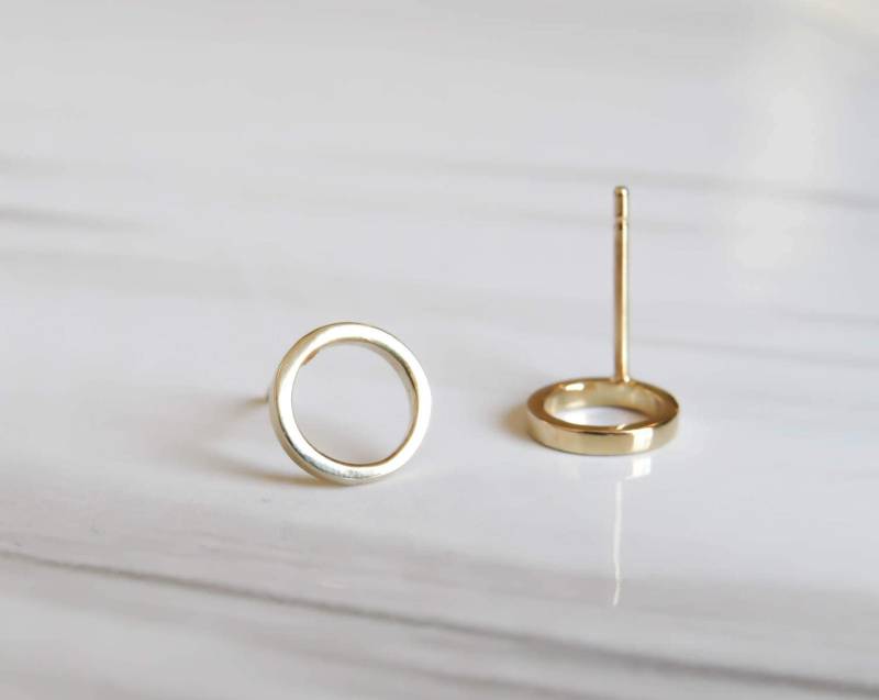 Zierliche Goldohrringe, 8 Mm Goldohrstecker, Kleine Goldkreisohrringe, Offene Kreisohrstecker, Minimale Ohrringe, Creolen Zierliche Goldohrringe, 8 Mm Goldohrstecker, Kleine Goldkreisohrringe, Offene Kreisohrstecker, Minimale Ohrringe, Creolen von miniLALI