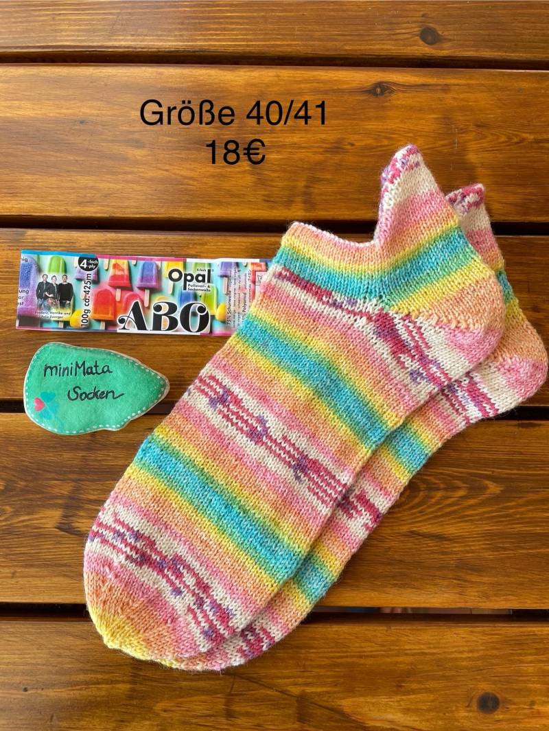 Handgestrickte Sneakersocken in Größe 40/41 von miniMataStricken