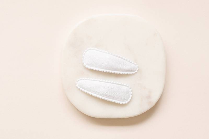 2Er Set White Leinen Stoff-Clips, Baby-Mädchen Haarspangen, Mädchen Haar-Accessoire, Kleinkind-Haarclip, Fransenclip, Leinen-Haarclips von miniapricotcompany