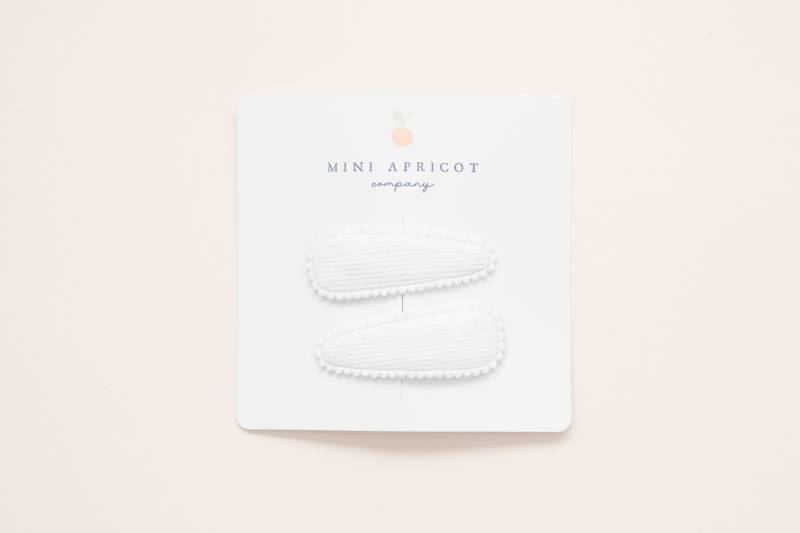 Neu 2Er-Set White Corduroy Stoff-Druckknopfclips, Baby-Haarclips, Mädchen-Haarzusatz, Kleinkind-Haarclip, Fransenclip, Weiche Haarclips von miniapricotcompany