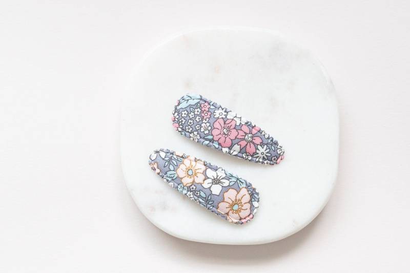 Set Mit 2 Lila Blumen Stoff-Clips, Baby-Haarclips, Mädchen-Haar-Accessoire, Kleinkind-Haarclip, Fransenclip, Weiche Haarclips von miniapricotcompany