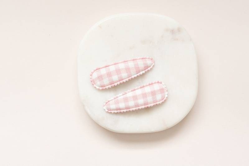 Set Von 2 Pink Plaid Stoff-Clips, Baby-Mädchen-Haarspangen, Mädchen-Haar-Accessoire, Kleinkind-Haarclip, Fransenclip, Vichy-Karo-Haarclips von miniapricotcompany