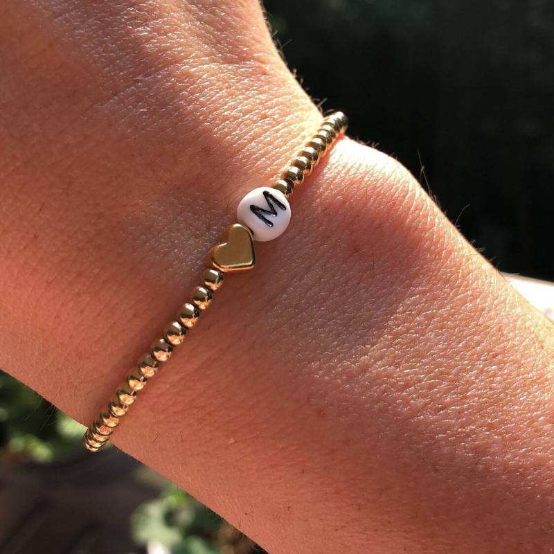 Hämatitarmband Handgemachte Und Personalisierte Armbänder Keramikbuchstaben Hämatitperlen Perlenarmband von minibracelets