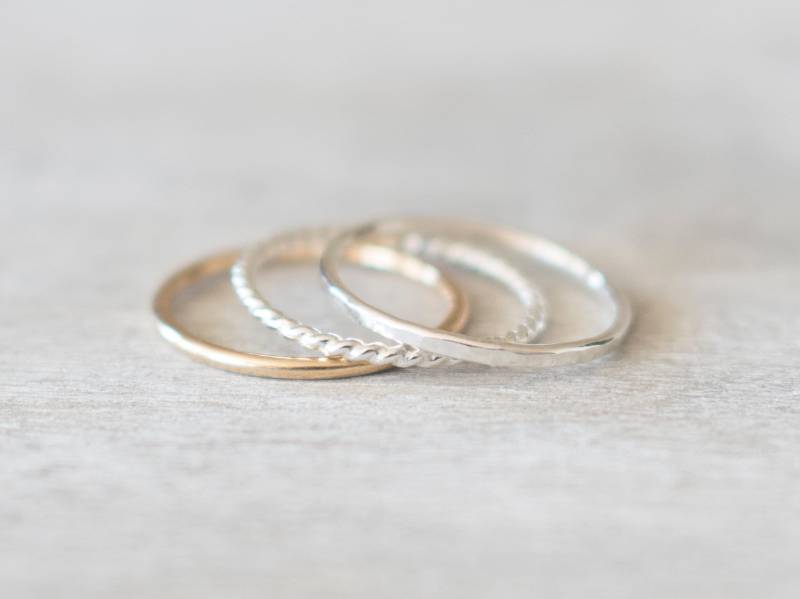 Dünner Gold Und Silber Ring 3Er Set, Ring, Twist Ring, Gehämmerter Zierliche Ringe, Stapelbarer Set von minimalaccents