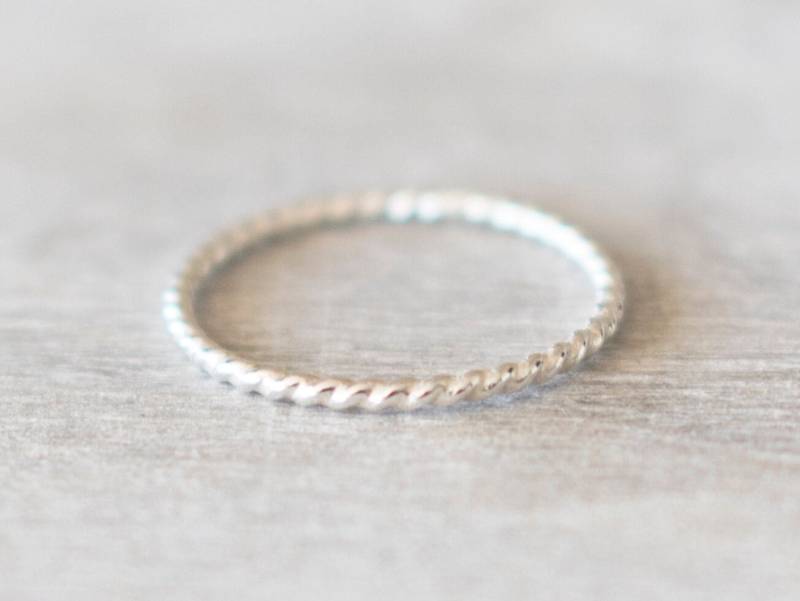 Dünner Silber Twist Ring, Zierliche Sterling Ringe Für Frauen von minimalaccents