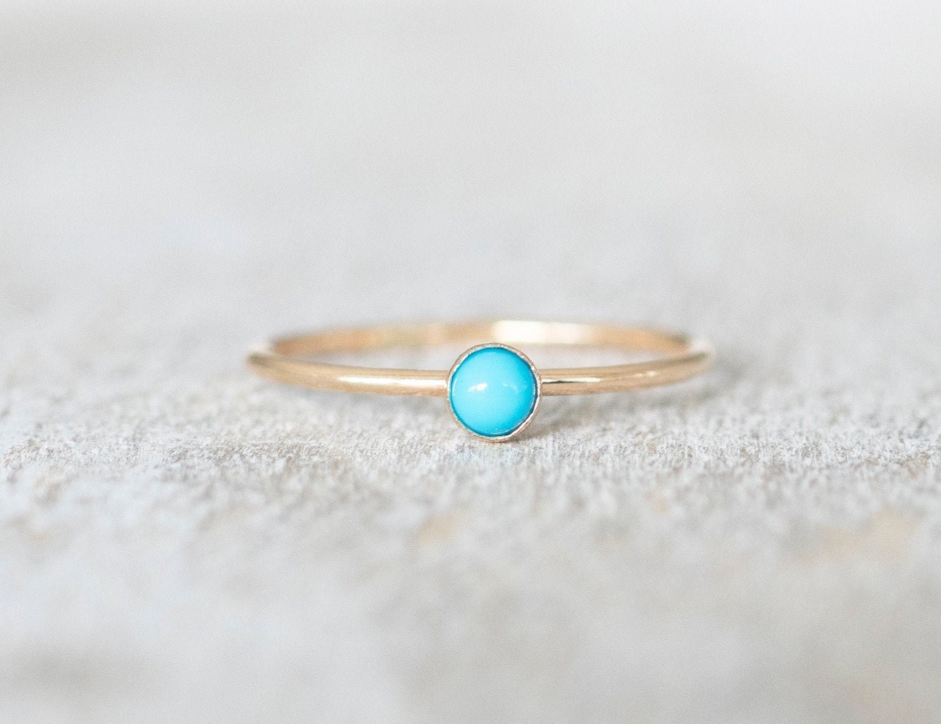 Super Dünner 3mm Türkis Goldring, Dornröschen Ring, 14K Goldringe Für Frauen, Gold Stapelringe, Dezember Birthstone Ring von minimalaccents