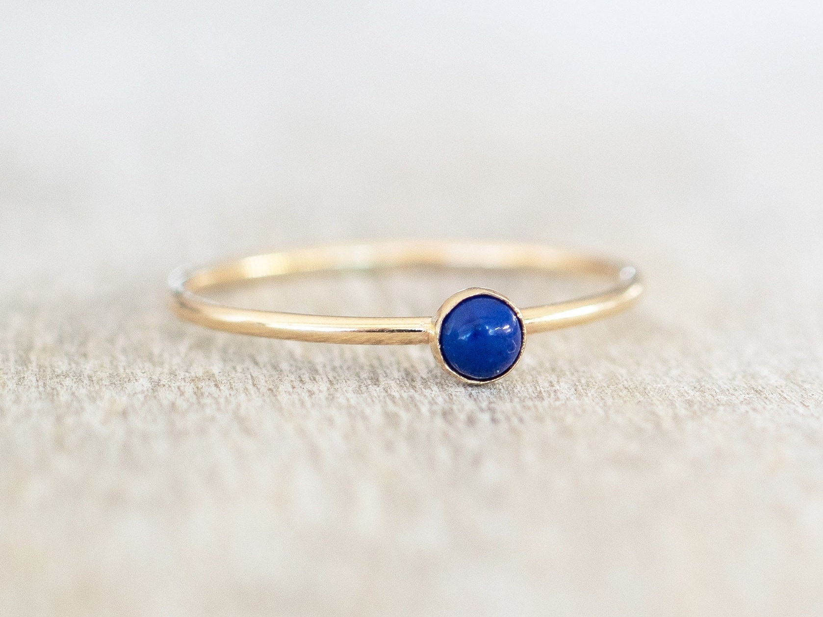 Super Dünner Gold 3mm Lapis Lazuli Ring, Aa-Grade, Zierlicher Filled 14K Ringe Für Frauen, Stacking Ringe, Geburtsstein Ring von minimalaccents