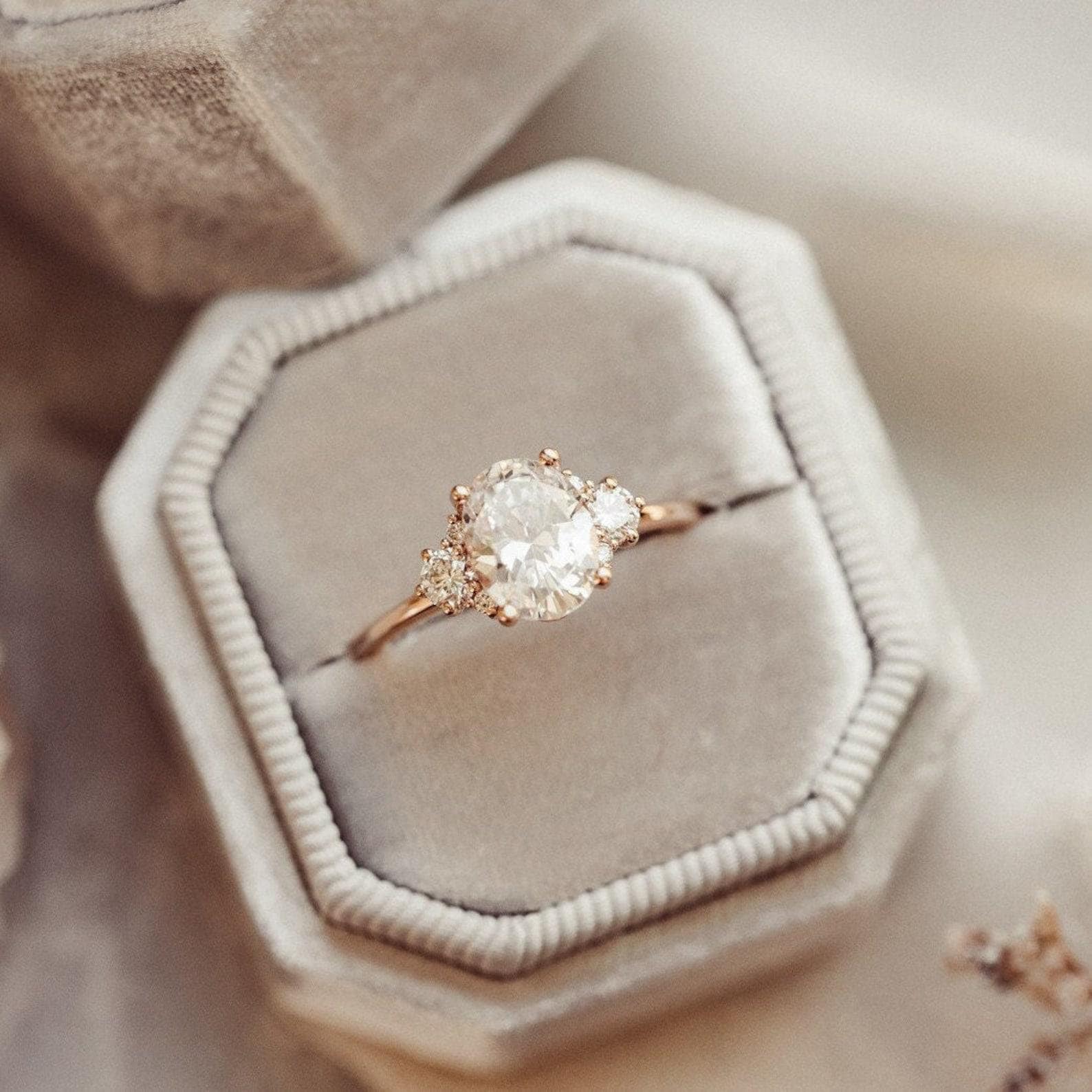 2, 72 Ct Oval Cut Moissanite Verlobungsring, 14K Roségold Ehering, Einzigartiger Solitaire Ring, Geschenke Für Er von minimalistjewells