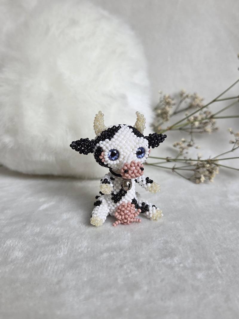 Milchkuh Schlüsselanhänger, Rocailles, Glasperlen, Charm, Taschenanhänger, Figur, Sammlerstück Milchkuh Schlüsselanhänger, Rocailles, Glasperlen, Charm, Taschenanhänger, Figur, Sammlerstück von mintakeen