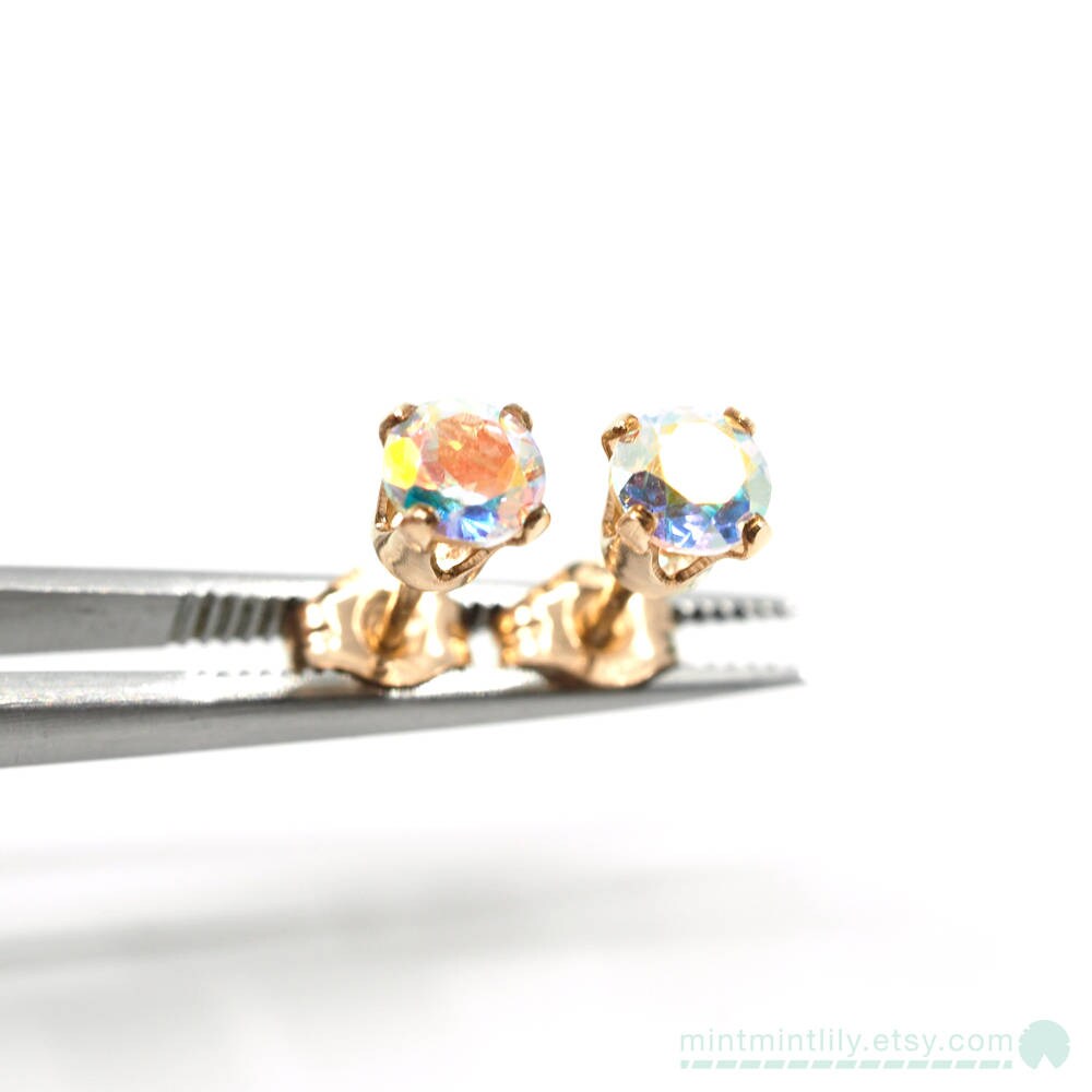 Rainbow Mystic Quartz Gold Earrings 14K Filled Ear Posts 4mm Runde Gift Für Ihre Gemstone Valentinstag Rainbow Mystic Quartz Gold Earrings 14K Filled Ear Posts 4mm Runde Gift Für Ihre Gemstone Valentinstag von mintmintlily
